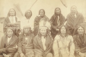 A polgárháborús évek után közösségbe tömörült indián törzsek vezetőinek találkozója Pine Ridge-ben (Fotó: Buyenlarge / Europress / Getty)