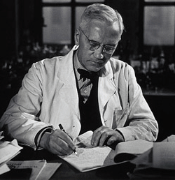 1881. augusztus 6-án született SIR ALEXANDER FLEMING  orvos-bakteriológus, a penicillin Nobel-díjas felfedezője