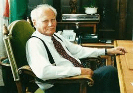 1922. február 10-én született GÖNCZ ÁRPÁD író, műfordító és politikus, a Magyar Köztársaság elnöke 1990 és 2000 között