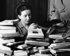 1908. január 9-én született SIMONE DE BEAUVOIR francia írónő, filozófus