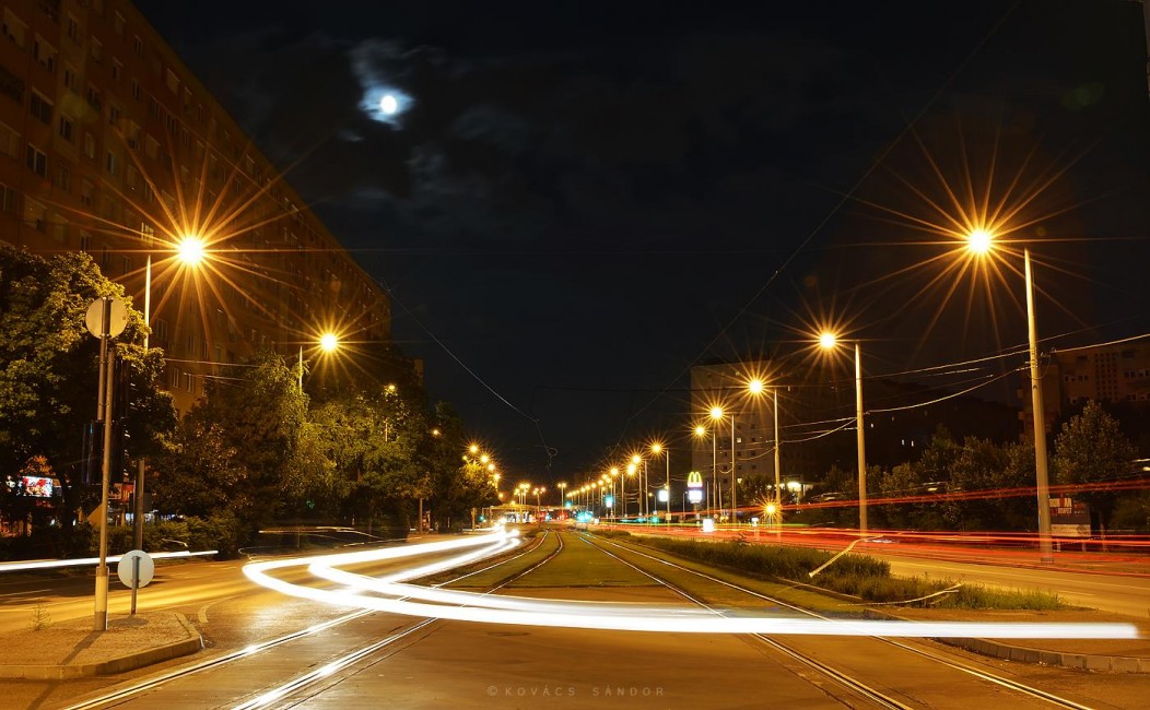 Kovács Sándor: Vörösvári street by night